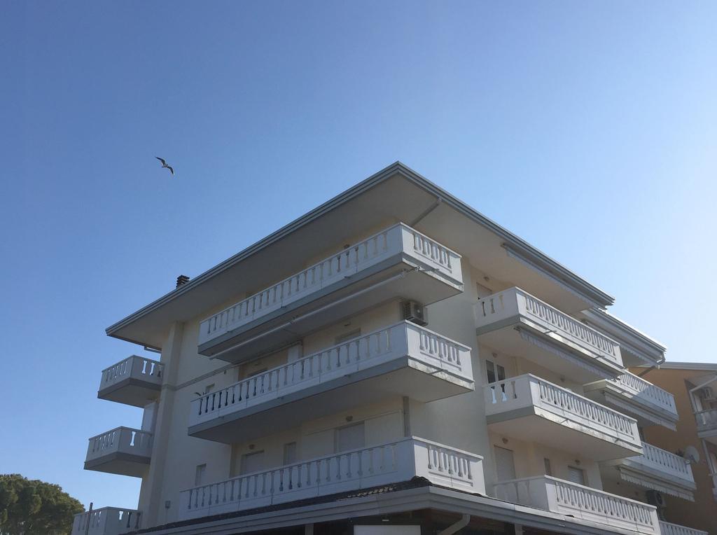 Appartamenti Al Cigno Lignano Sabbiadoro Exterior foto